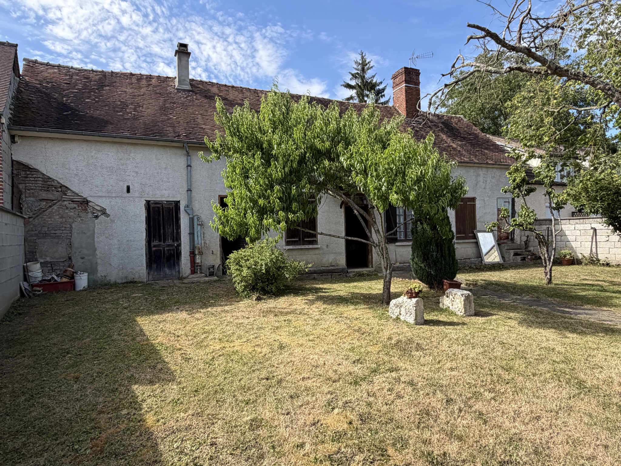 MAISON SITUEE A GUIGNECOURT A RENOVEE SUR UN TERRAIN DE 1357M2