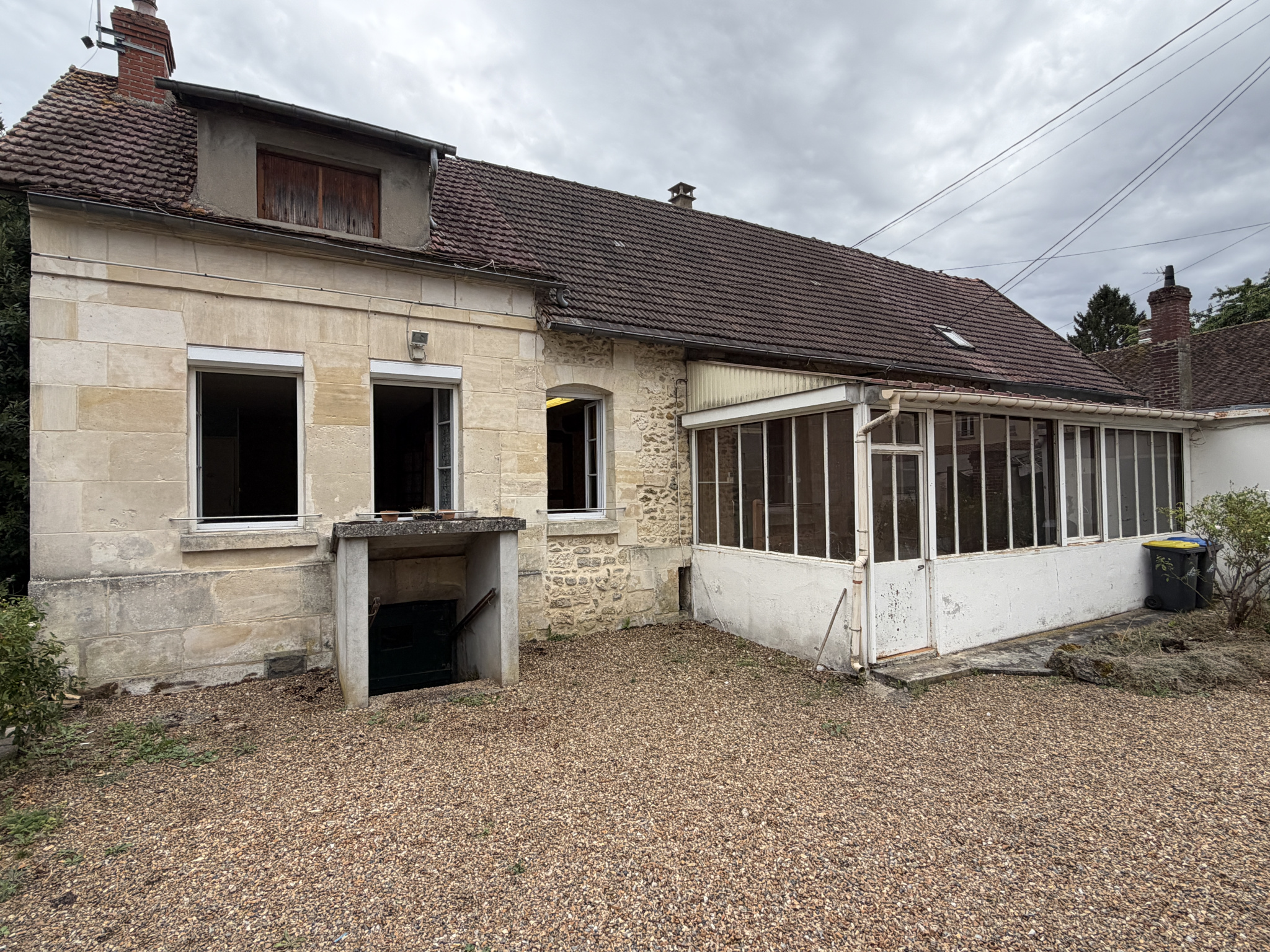 Maison en pierre de 160 m2 avec terrain clos et arboré villers-saint-sépulcre